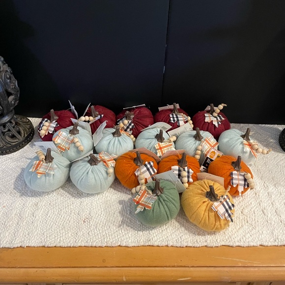 Fall Harvest Thanksgiving Halloween Decor plush pumpkins 17 piece set lot bundle - Picture 1 of 4